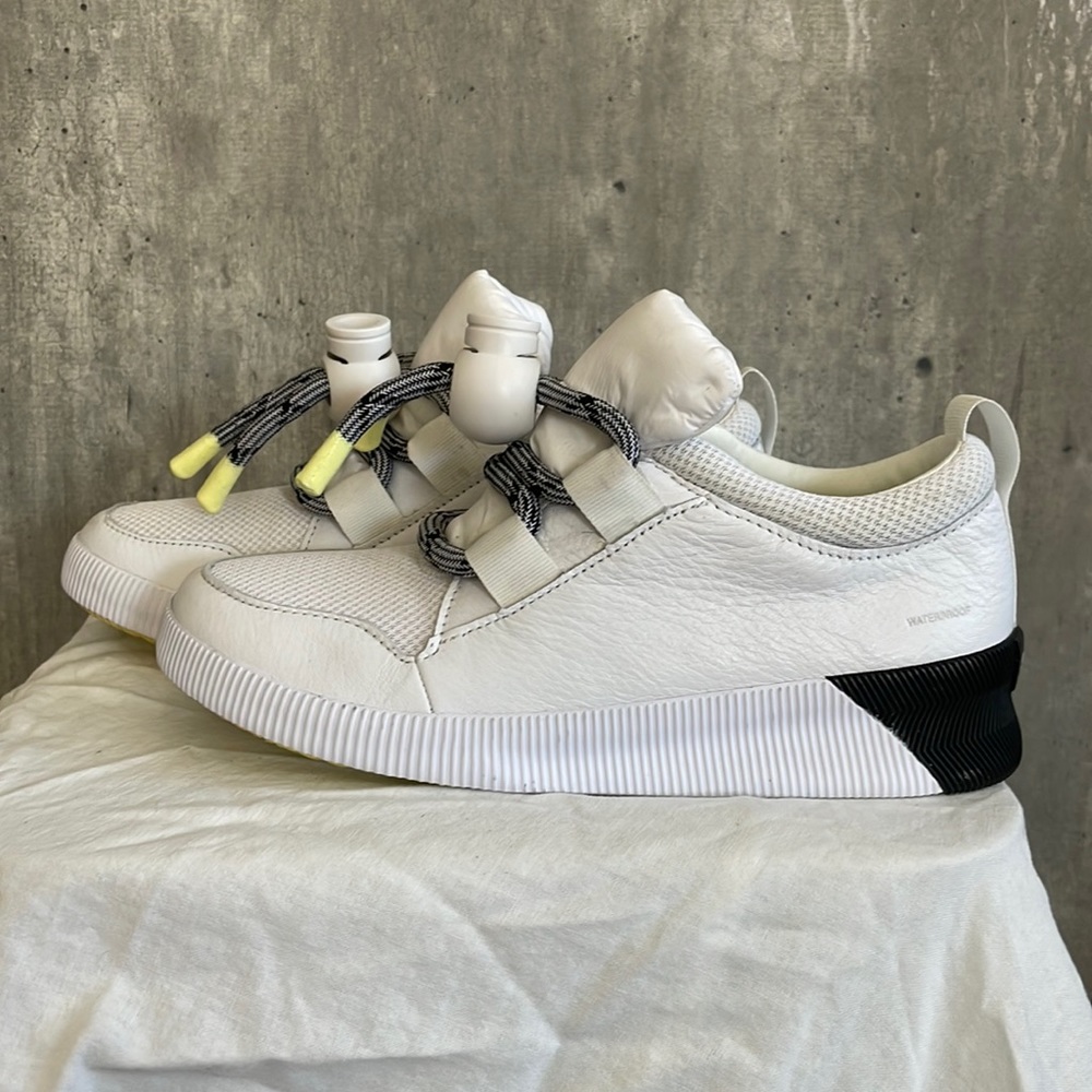 Sorel sneakers 8.5